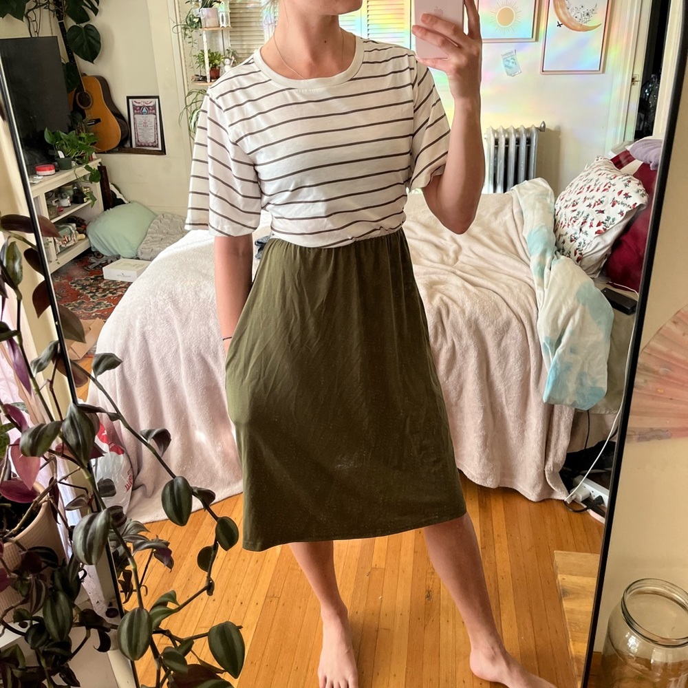 Modest and comfy dress with pockets
